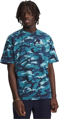 {{productViewItem.photos[photoViewList.activeNavIndex].Alt || productViewItem.photos[photoViewList.activeNavIndex].Description || 'Under Armour Футболка UA HWT ATHLETIC DEPT AOP SS'}}