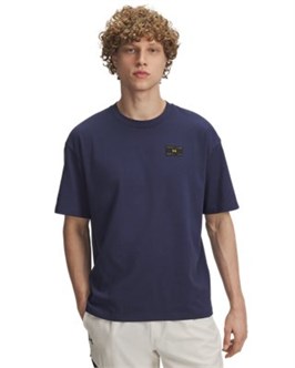 {{productViewItem.photos[photoViewList.activeNavIndex].Alt || productViewItem.photos[photoViewList.activeNavIndex].Description || 'UA Woven Label HeavyweightShort Sleeve'}}