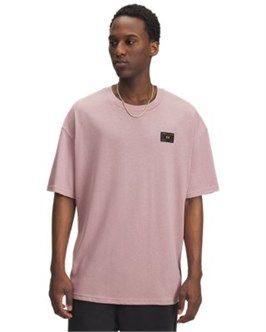 {{productViewItem.photos[photoViewList.activeNavIndex].Alt || productViewItem.photos[photoViewList.activeNavIndex].Description || 'UA Woven Label HeavyweightShort Sleeve'}}