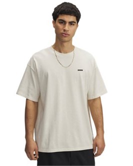 {{productViewItem.photos[photoViewList.activeNavIndex].Alt || productViewItem.photos[photoViewList.activeNavIndex].Description || 'UA Heavyweight Logo WashOversized Short Sleeve'}}